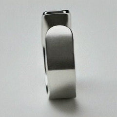 NEO Ring on hand, rotating view